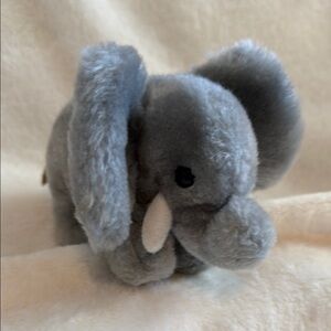 Cute Vintage 1980’s R. Dakin & Co. small plush elephant